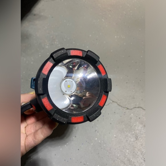 Rechargeable LED Spotlight Flashlight Flood Light with Adjustable Handle - Picture 7 of 9